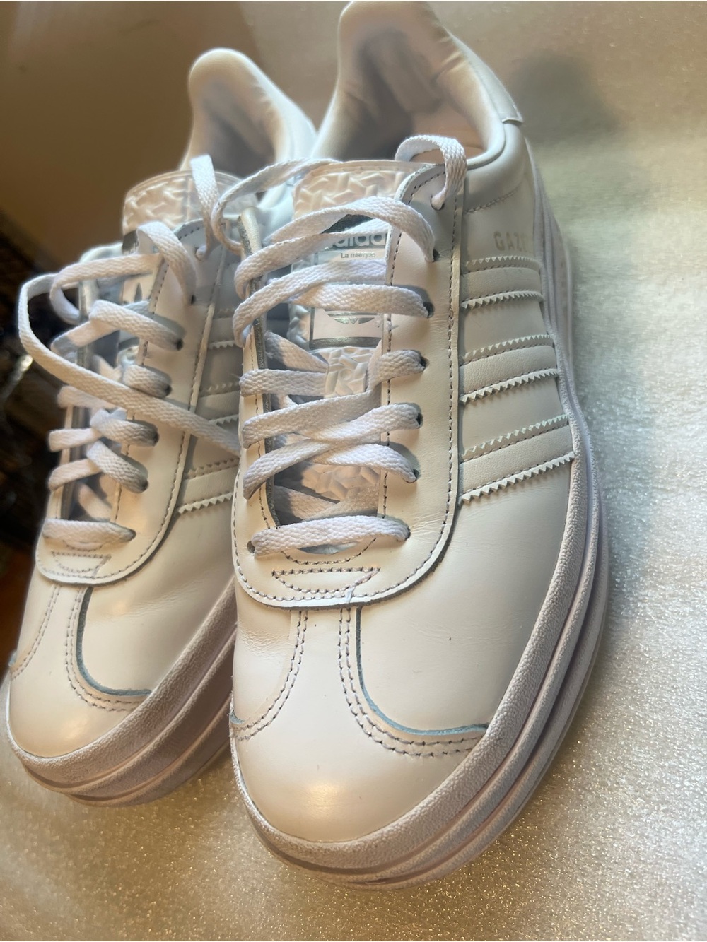 adidas Women’s Shoes White Leather Low-Top Sneakers size 7